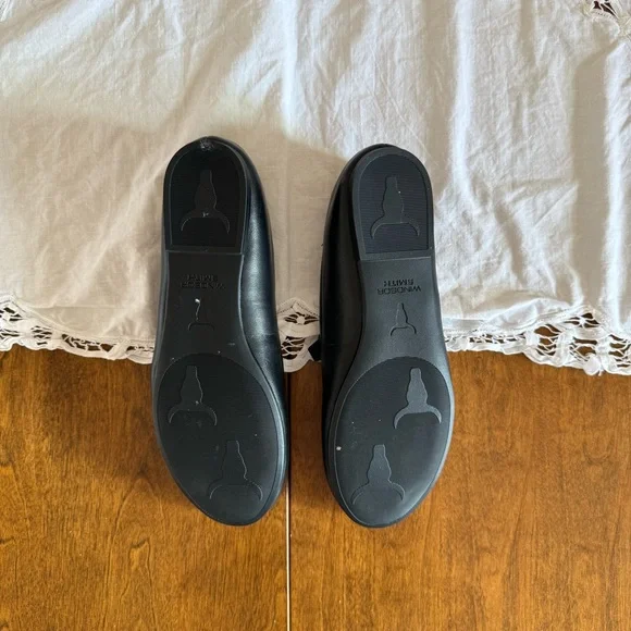 Windsor London Black Mary Jane Flats NIB - Picture 2 of 4